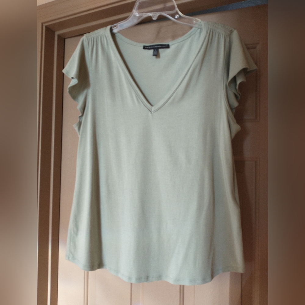 Super cute White House Black market light green large top